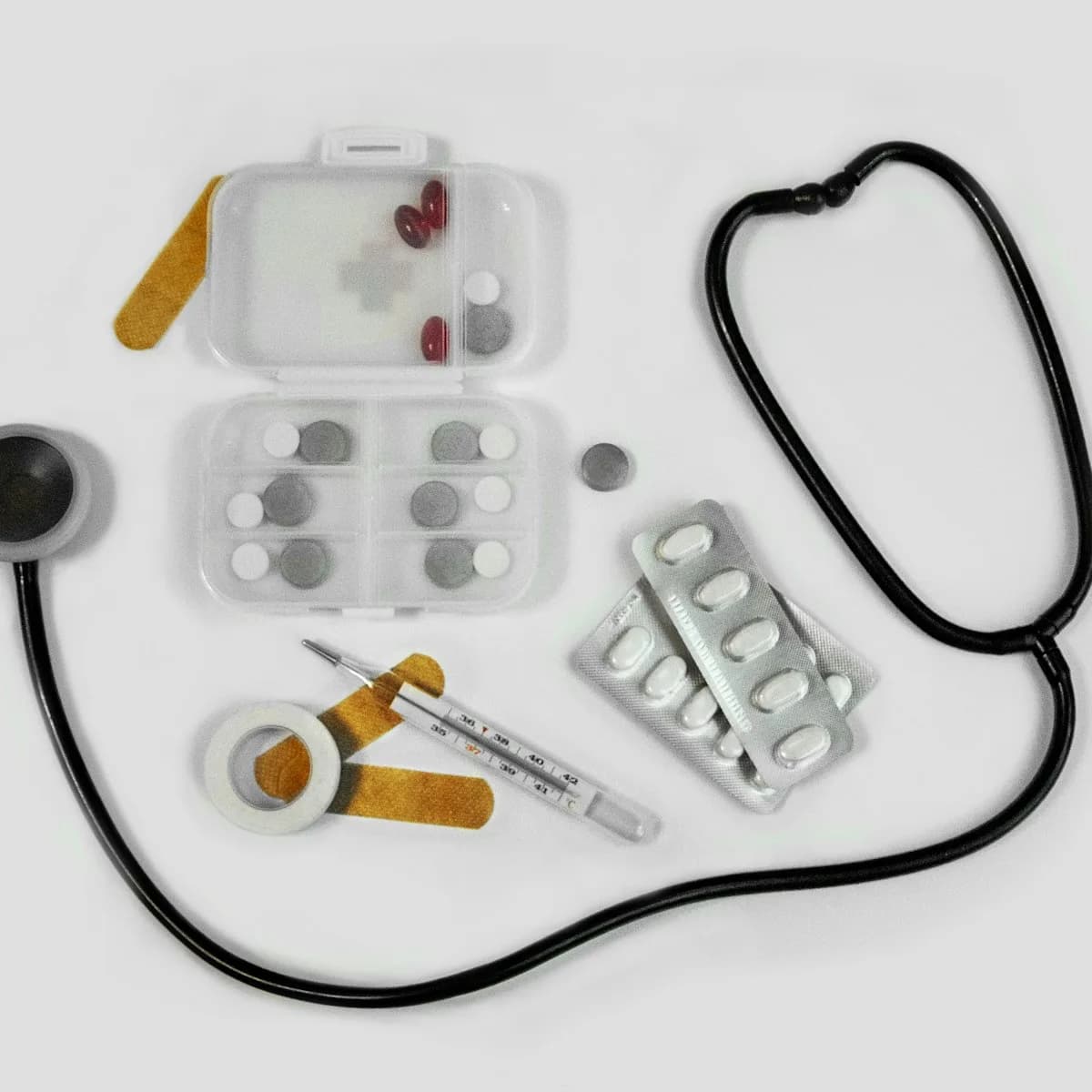 Complete Family First Aid Kit 65 Pieces view 1