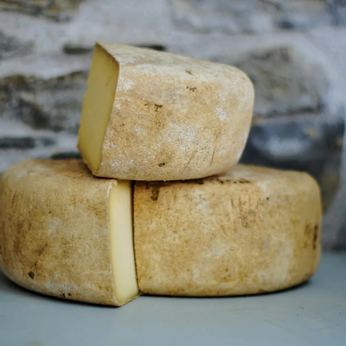Traditional Mild Farmhouse Gouda Cheese 400 g view 1