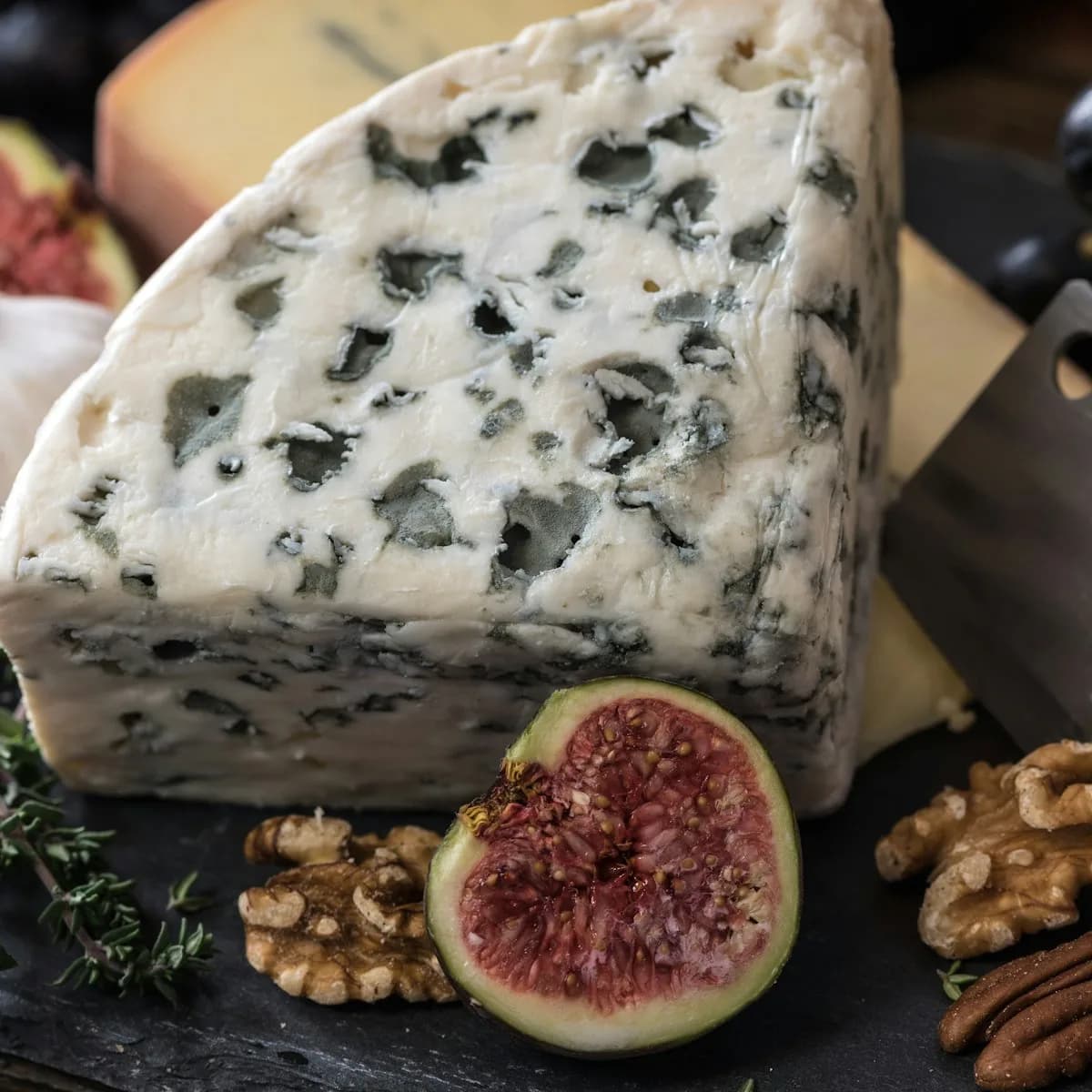 Traditional Mild Farmhouse Gouda Cheese 400 g view 2