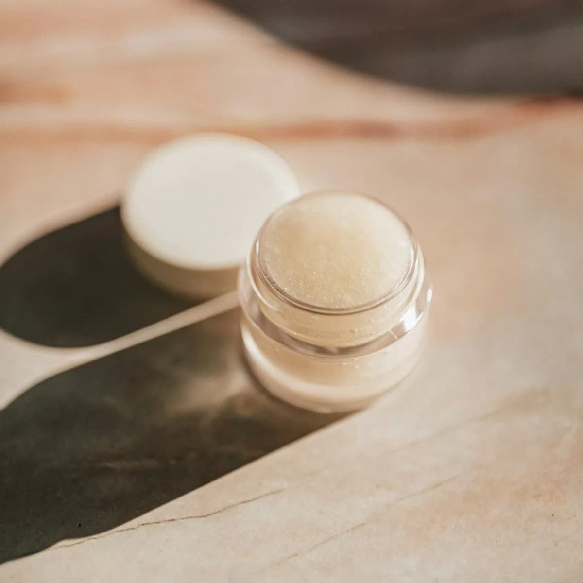 Hydrating Beeswax and Honey Lip Balm 15 g view 1