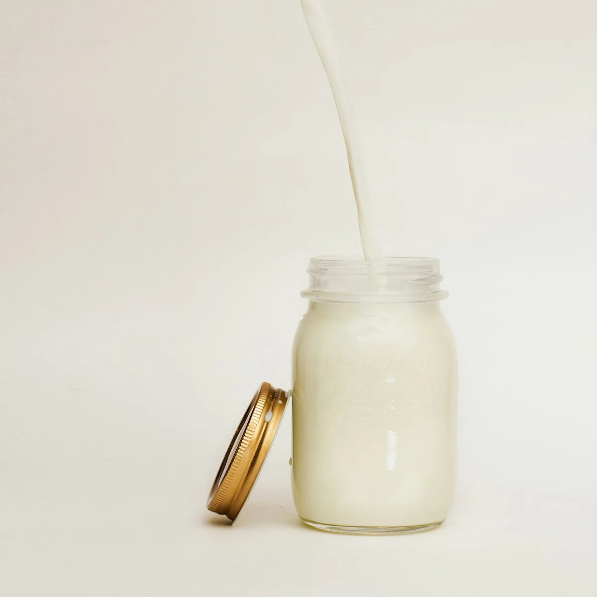 Fresh Full Cream Fresh Milk 2 L view 3